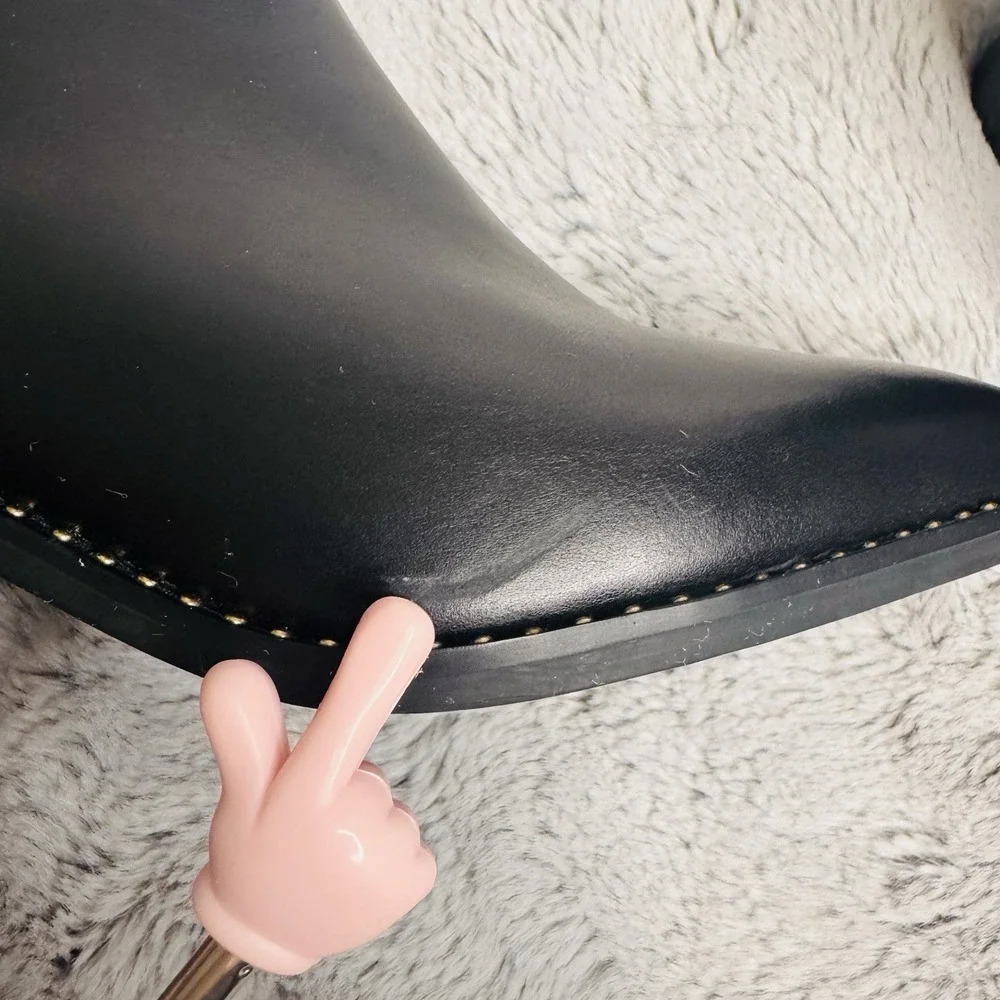 Deltan, women's Sz 9 black‎ leather zip-up studded heeled ankle boots